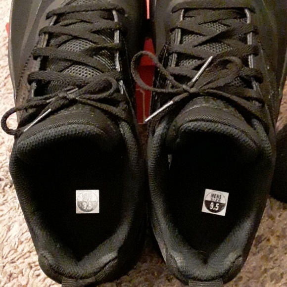 Nike Fly By Low 2 NBK......SIZE 9.5 - Picture 3 of 3